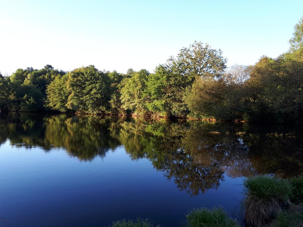 Gite De Lac Tranquille Plaud Ngoại thất bức ảnh